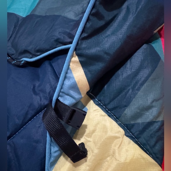 Rumpl Geo Puffy Blanket 75”L x 52”W 1 person - Picture 4 of 6